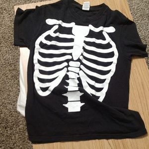 Skelaton Halloween tee